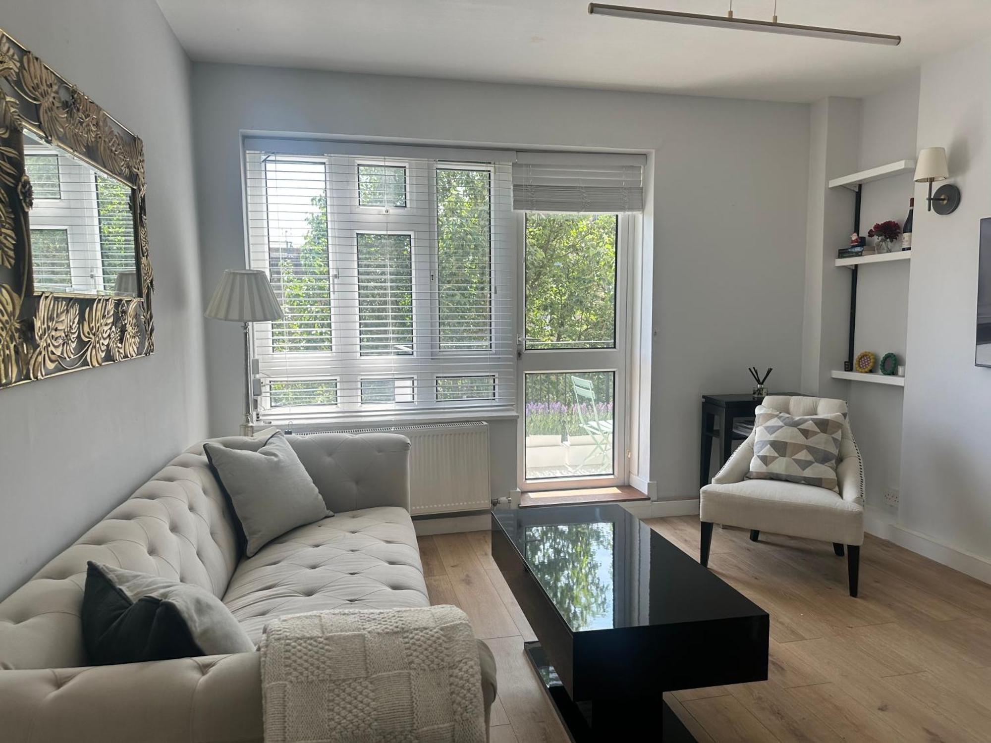 Modern One Bedroom Apartment, Sloane Square * Londres